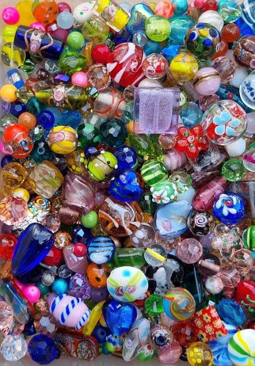 Crazy Wednesday  ** 1.6 Kg  Assorted Glass Beads and Glass Pearls  +/-  5100Pc