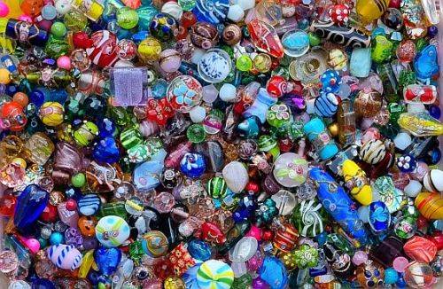 Crazy Wednesday  ** 1.6 Kg  Assorted Glass Beads and Glass Pearls  +/-  5100Pc