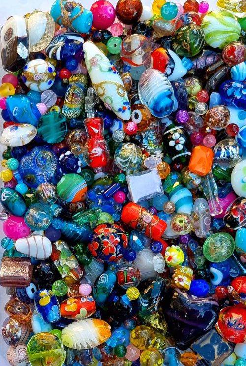 ** Crazy Wednesday**  2.2 Kg  Assorted Glass Beads and Glass Pearls  +/- 5600Pc