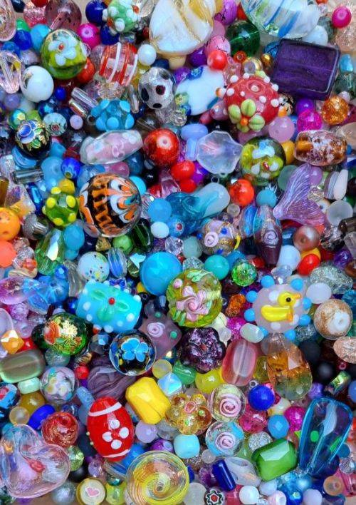 `!!  4.6Kg Weekend Special !!  Assorted Glass Beads & Findings +/- 9870pcs