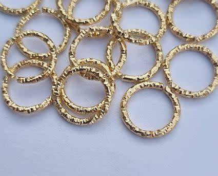 25pc  x 9.5mm Textured / Gold Tone Open Jump Rings