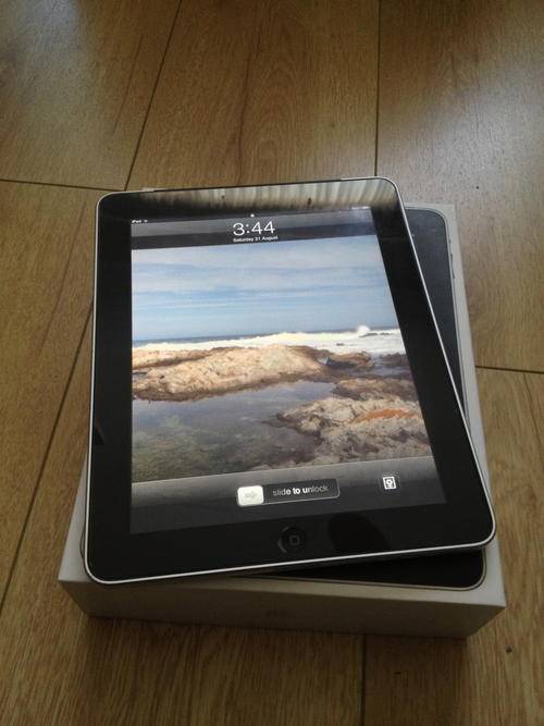 Apple iPad 1 64gb, 3G + Wi-Fi (Black) - Excellent Condition