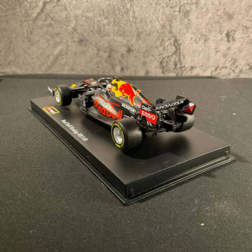 Bburago F1 Redbull RB16B Max Verstappen 2021 1:43 with helmet & Case