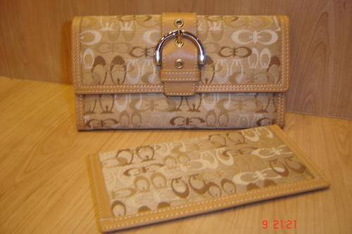 !!!Cream Guess Money Purse with an extra Note holder!!! DO NOT MISS!!!!