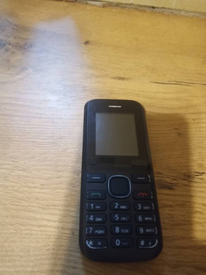 Four old cellphones unknown condition