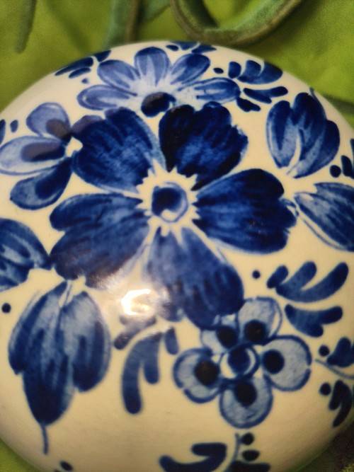 Rare Find!!  Blue Willow Delft Holland Glass Delftware Floral Pin