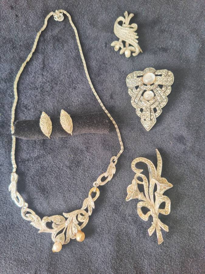 5 Pieces of Awesome vintage Jewelry