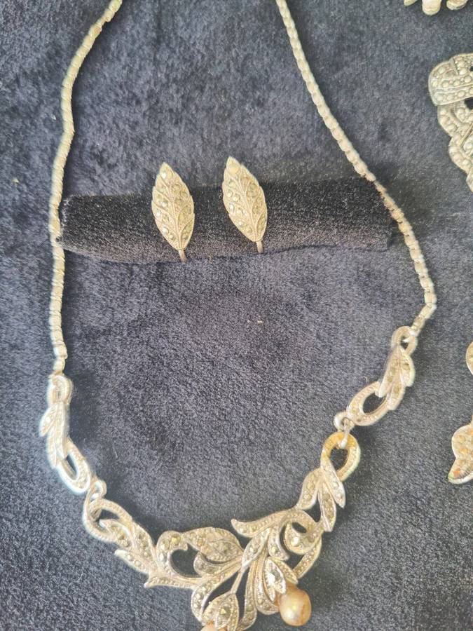 5 Pieces of Awesome vintage Jewelry