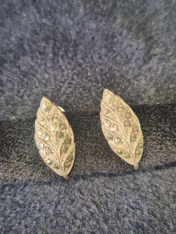 5 Pieces of Awesome vintage Jewelry