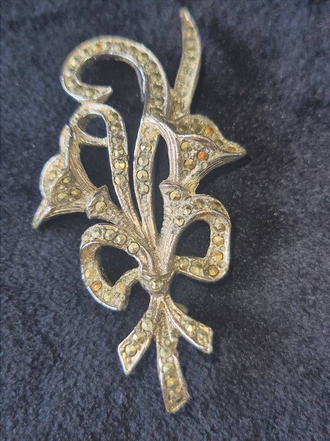 5 Pieces of Awesome vintage Jewelry