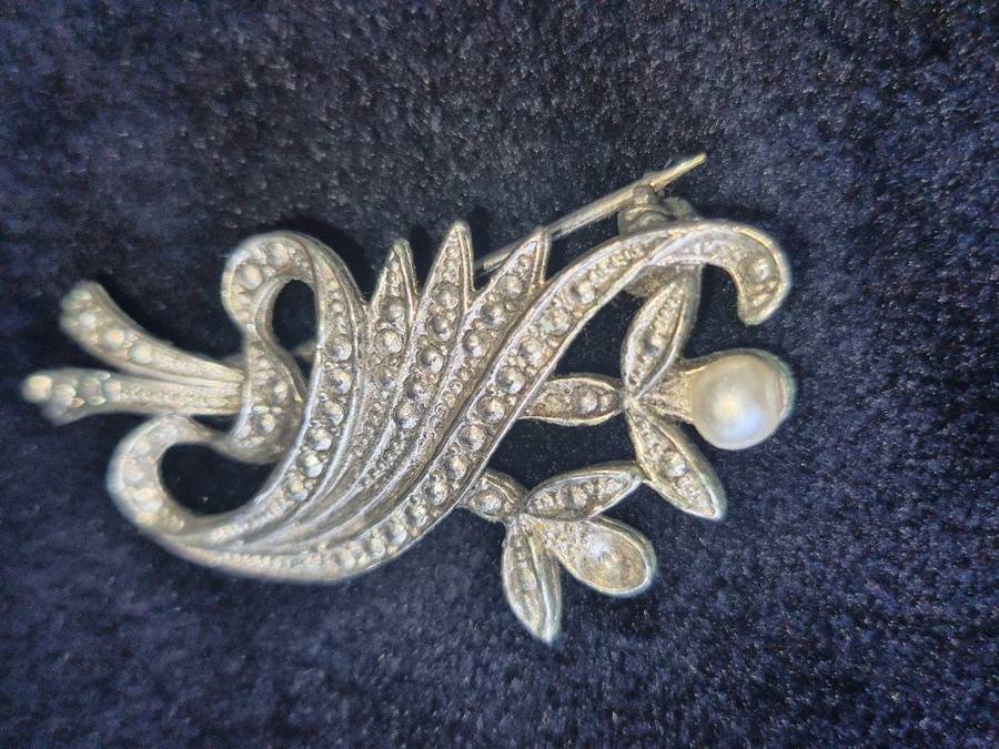 5 Pieces of Awesome vintage Jewelry
