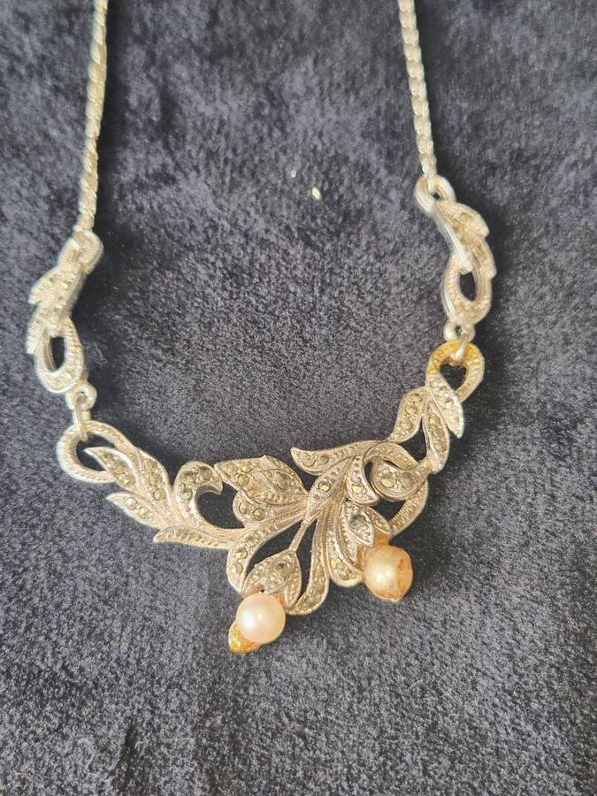 5 Pieces of Awesome vintage Jewelry