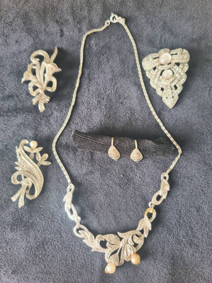 5 Pieces of Awesome vintage Jewelry