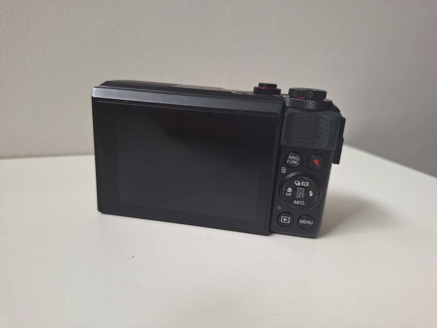 Canon Powershot G7X Mark ii + 128 GB 120MB/S SD card (great for videos)