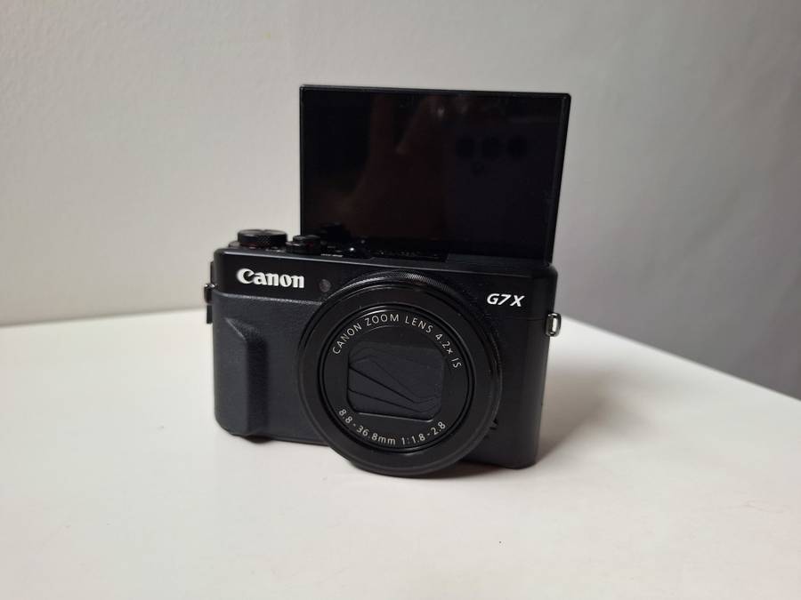Canon Powershot G7X Mark ii + 128 GB 120MB/S SD card (great for videos)