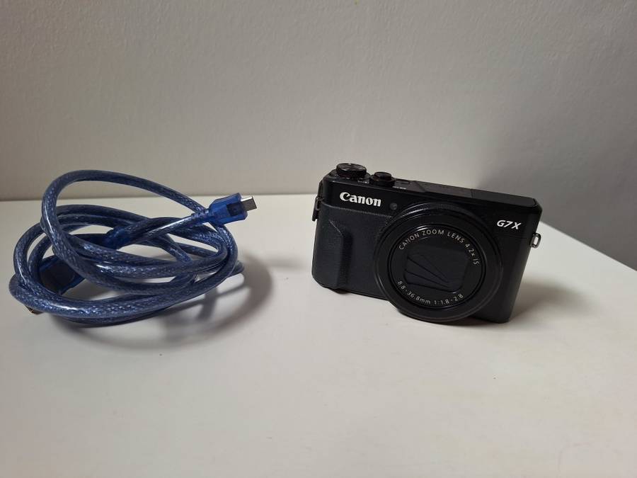 Canon Powershot G7X Mark ii + 128 GB 120MB/S SD card (great for videos)