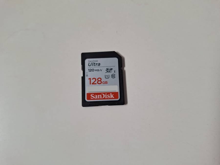 Canon Powershot G7X Mark ii + 128 GB 120MB/S SD card (great for videos)