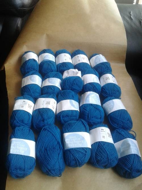 30X 25G KNITTING WOOL (ONE BID)
