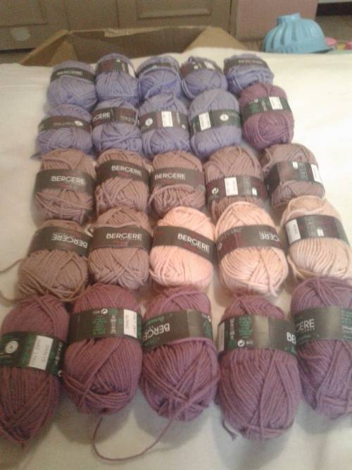 25 X 25G MULTICOLOR TOP QUALITY KNITTING WOOL  (MADE IN FRANCE )ONE BID