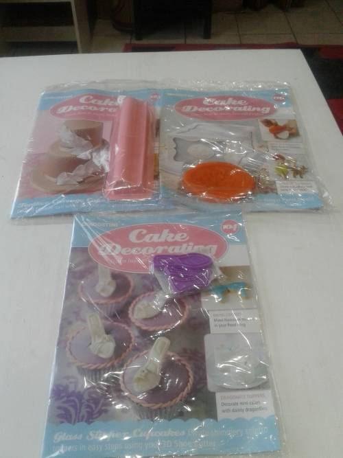 3 X  CAKE DECORATIONS INCL. MAGAZINES  (RECIPES)ONE BID