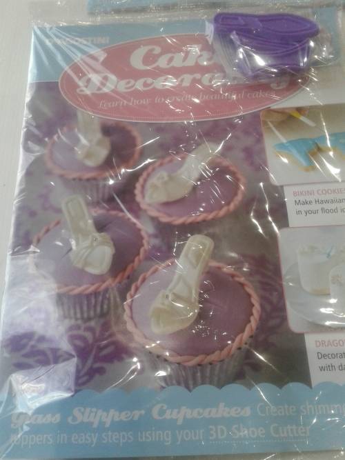 3 X  CAKE DECORATIONS INCL. MAGAZINES  (RECIPES)ONE BID