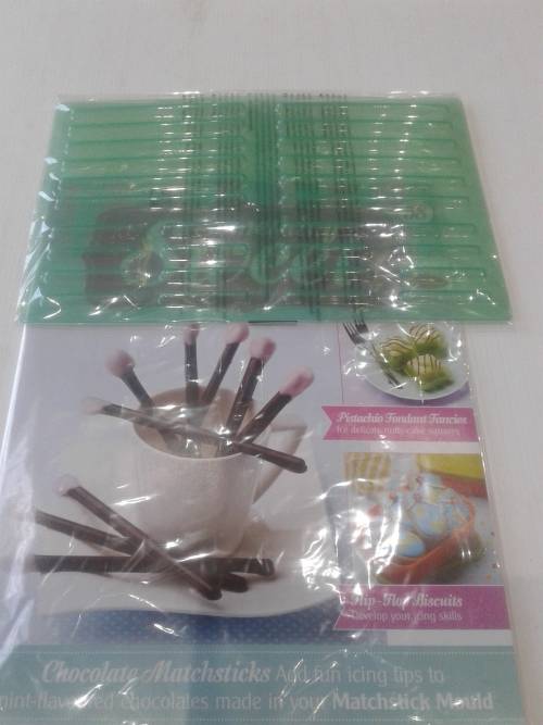3 X  SOMETHING SWEET CAKE DECORATIONS INCL. MAGAZINES  (RECIPES )ONE BID