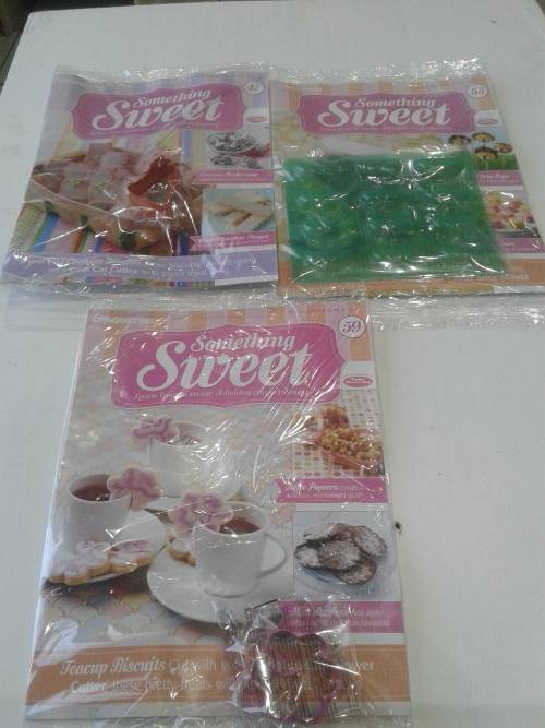 3 X SOMETHING SWEET CAKE DECORATIONS INCL. MAGAZINES  (ONE BID)