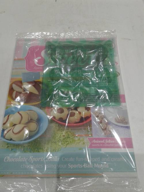 3 X SOMETHING SWEET CAKE DECORATIONS INCL. MAGAZINES, ONE BID