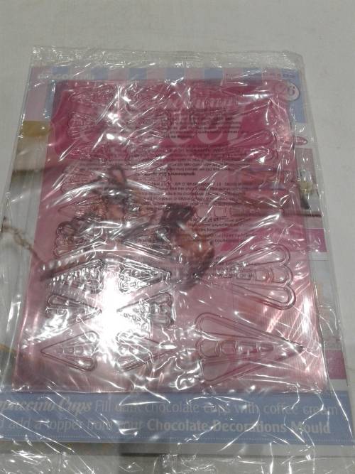 3 X SOMETHING SWEET CAKE DECORATIONS INCL. MAGAZINES, ONE BID