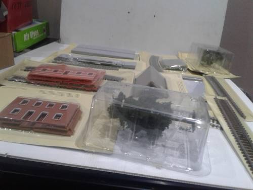 OVER 20 PIECE RAILWAY ASSECORIES FOR 00 SCALE,ONE BID