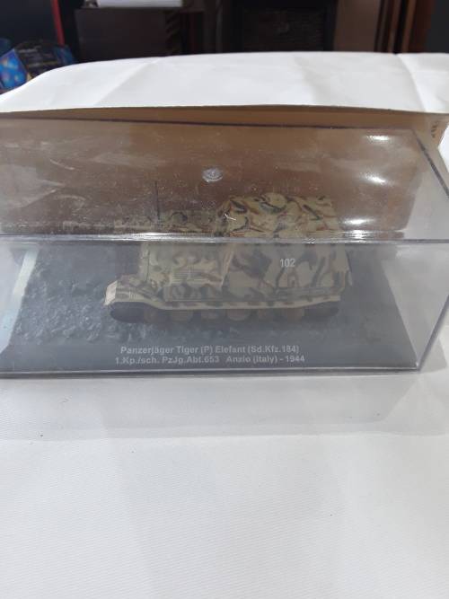 HIGHLY DETAILED DIE CAST METAL PANZERJAGER TIGER(ITALY-1944)1:72SCALE