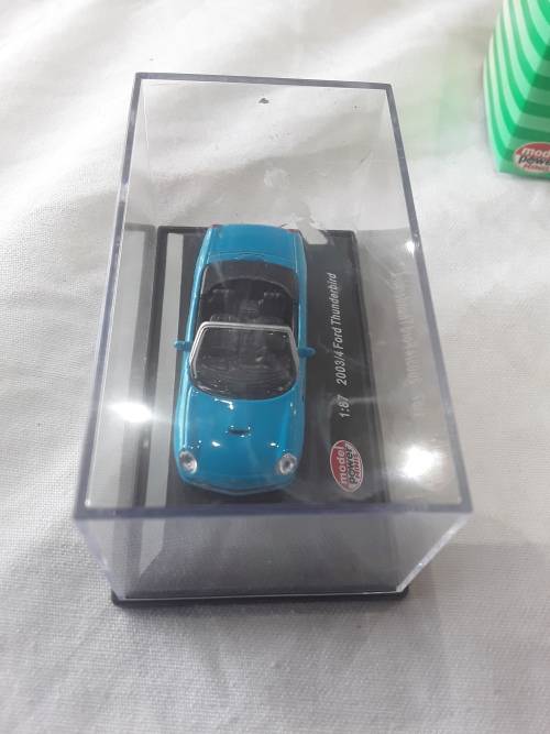 HIGHLY DETAILED DIE CAST METAL FORD THUNDERBIRD (2003/4)SCALE 1:87