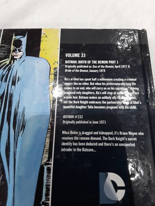 DC HARDCOVER COMIC ( BATMAN BIRTH OF DEMON)