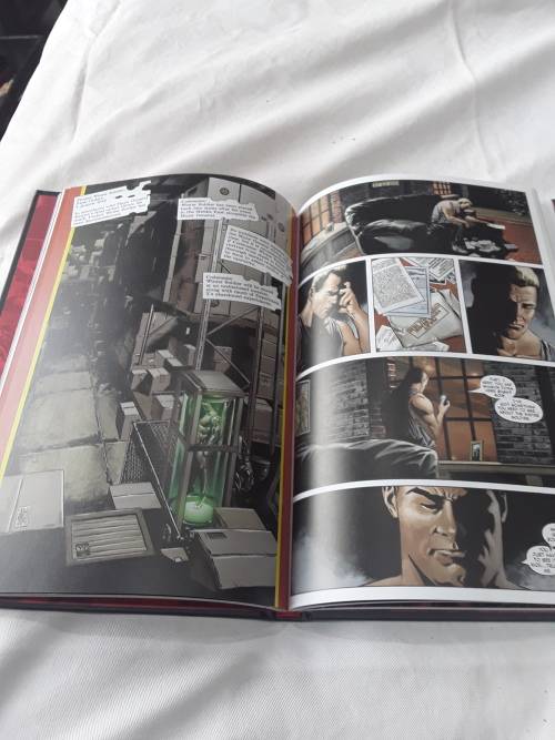 MARVEL HARDCOVER COMIC (CAPTAIN AMERICA)WINTER SOLDIER