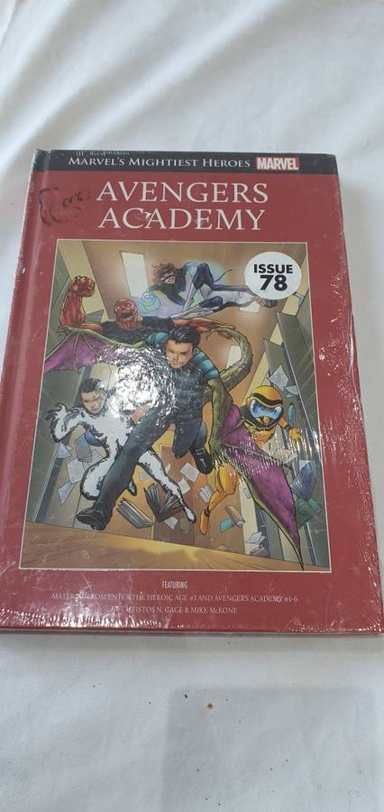 MARVEL HARDCOVER COMIC (AVENGERS ACEDAMY)
