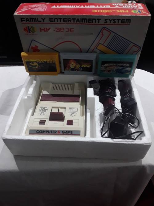 VINTAGE TV GAME WITH 3 GAME CARTRIDGES
