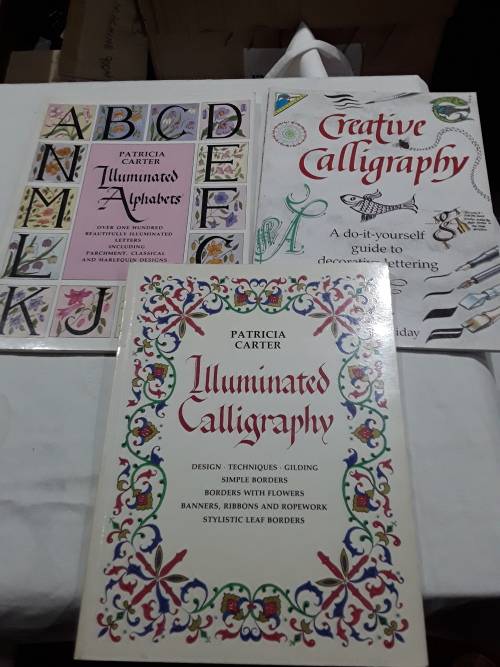 CALLIGRAPHY SET INCLUDES 14 BOOKS ON CALLIGRAPHY PLUS SHELL EDUCATIONAL CALLIGRAPHY CHARTS