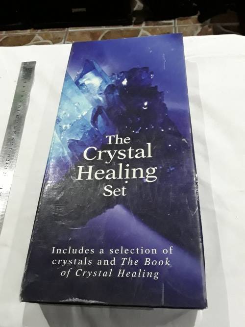 THE CRYSTAL HEALING SET ( CRYSTALS AND BOOK)