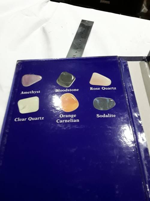 THE CRYSTAL HEALING SET ( CRYSTALS AND BOOK)