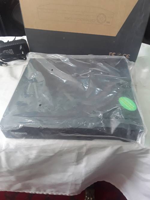 8 CHANNELS AHD DVR INCLPOWER SUPPLY AND MOUSE