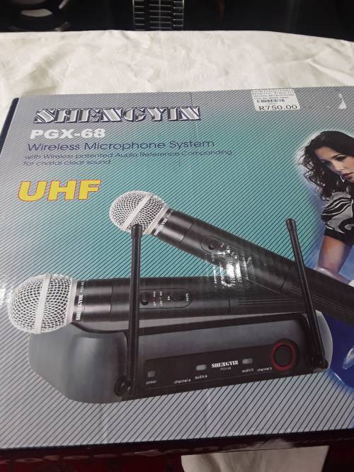 WIRELESS MICROPHONE SYSTEM
