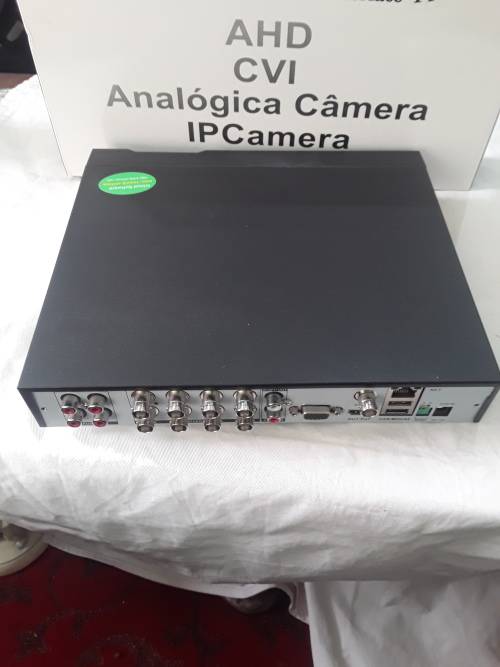 8 CHANNELS 5 IN ONE AHD INCLUDES POWER SUPPLY AND MOUSE