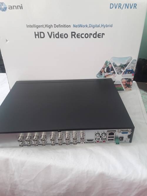 16 CHANNELS NVR/DVR INCLUDES POWER SUPPLY AND MOUSE