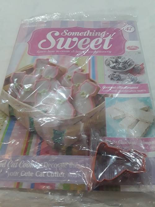 VARIETY OF 20 ISSUES SOMETHING SWEET CAKE DECORATIONS)EACH CONSISTS OF A RECIPE MAGAZINE AND A MOULD