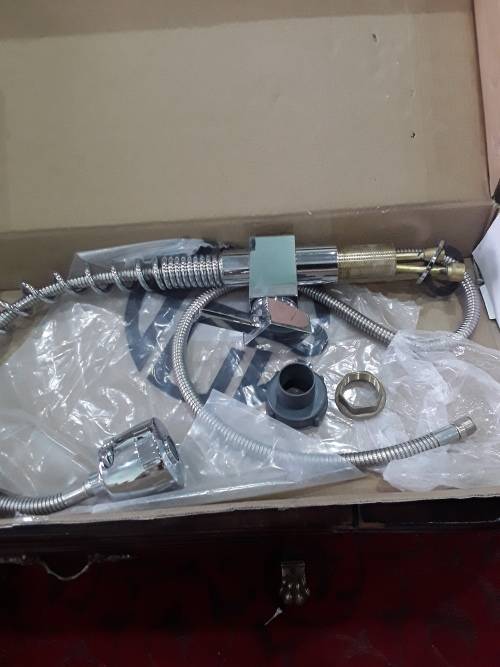 SINGLE HANDLE PULLOUT KITCHEN FAUCET