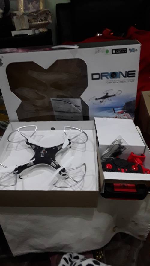 6 CH-2,4 GHZ R/C QUADCOPTER (INCLUDES CAMERA)WIFI FOV REAL TIME