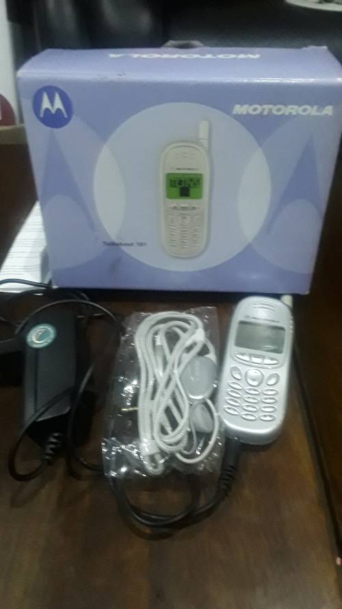 COLLECTABLE OLD MOTOROLA CELLPHONE(UNUSED)IN ORIGINAL BOX