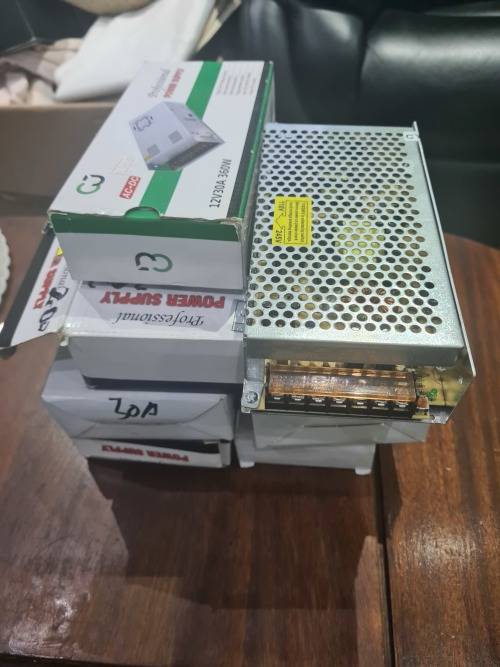 JOBLOT 8 PIECE CCTV POWER SUPPLIES