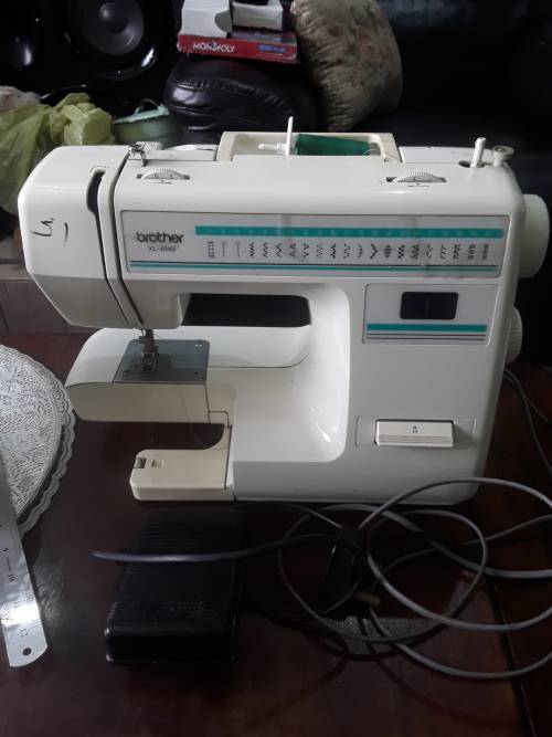 BROTHER SEWING MACHINE WITH 21 DIFFERENT ADJUSTMENT STITCHES