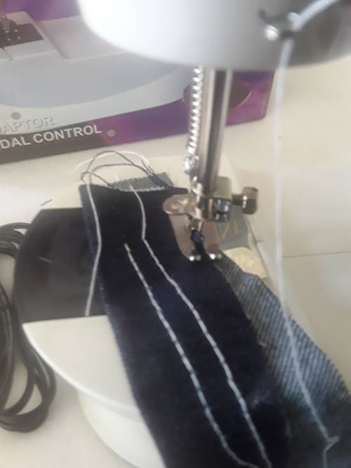 DOUBLE SPEED CONTROL MINI SEWING MACHINE (FREE ASSESCORIES)